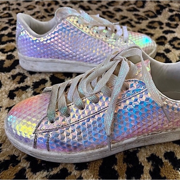 Sneakers by Liliana size 7 iridescent/holographic silver - Picture 1 of 2